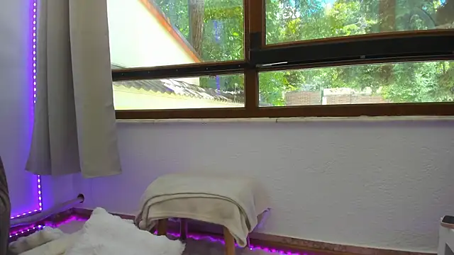 Snapshot of Awesome_Jolie chatting on May 29, 2026, 9:37 am Awesome Jolie online show from May 29, 2026, 9:37 am
