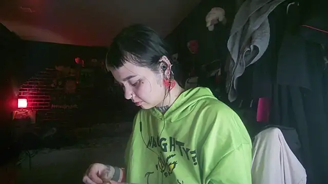 MoorderxDoll online show from December 31, 2024, 6:02 pm