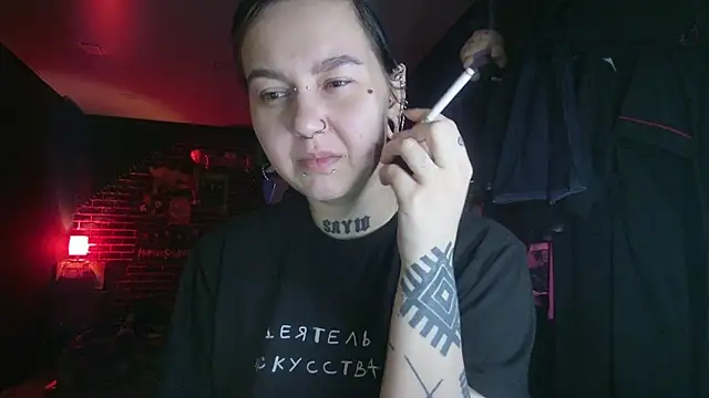 MoorderxDoll online show from December 6, 2024, 1:02 am