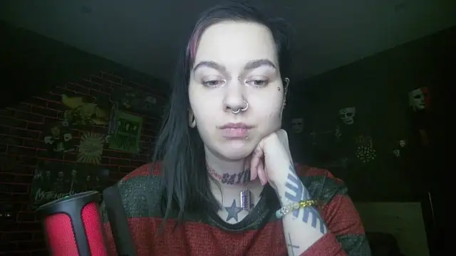 MoorderxDoll online show from October 5, 2025, 7:37 pm