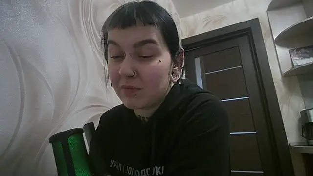 MoorderxDoll online show from December 23, 2024, 10:55 pm