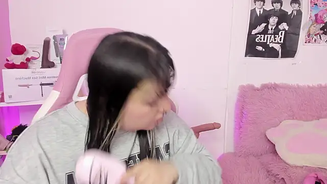 Snapshot of Sachi_Meow chatting on February 19, 2026, 12:35 pm Sachi Meow online show from February 19, 2026, 12:35 pm