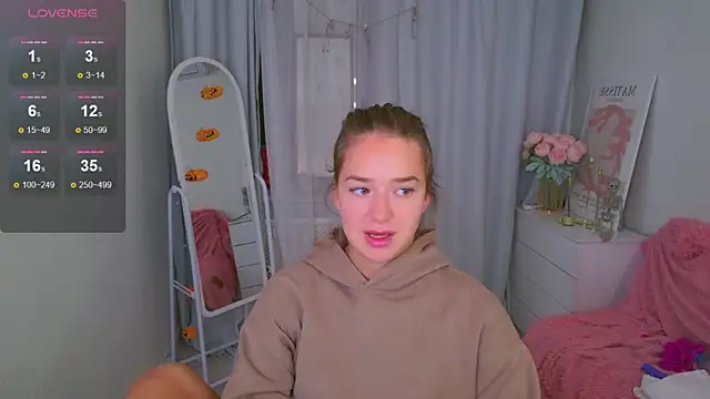 Snapshot of LovelyJessie chatting on October 14, 2025, 1:56 pm LovelyJessie online show from October 14, 2025, 1:56 pm