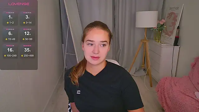 LovelyJessie online show from April 15, 2026, 1:59 pm