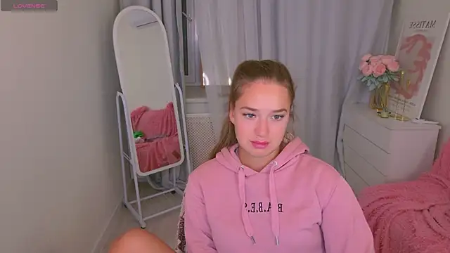 Snapshot of LovelyJessie chatting on October 3, 2025, 1:23 pm LovelyJessie online show from October 3, 2025, 1:23 pm