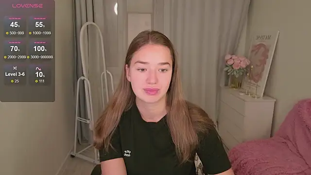 Snapshot of LovelyJessie chatting on November 4, 2025, 1:37 pm LovelyJessie online show from November 4, 2025, 1:37 pm