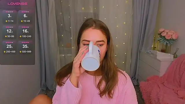 Snapshot of LovelyJessie chatting on March 18, 2025, 4:50 pm LovelyJessie online show from March 18, 2025, 4:50 pm