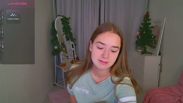 Snapshot of LovelyJessie chatting on December 19, 2025, 1:35 pm LovelyJessie online show from December 19, 2025, 1:35 pm