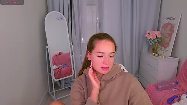 Snapshot of LovelyJessie chatting on October 5, 2025, 1:35 pm LovelyJessie online show from October 5, 2025, 1:35 pm