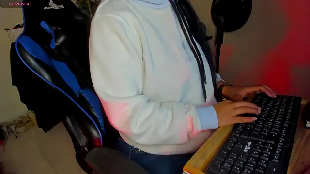 scarlet-kennedy98 online show from February 17, 2026, 5:43 pm