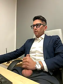 masterboss  online show from October 31, 2025, 1:08 pm