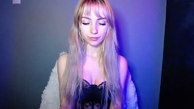 LuciaYoung online show from December 21, 2025, 7:37 pm