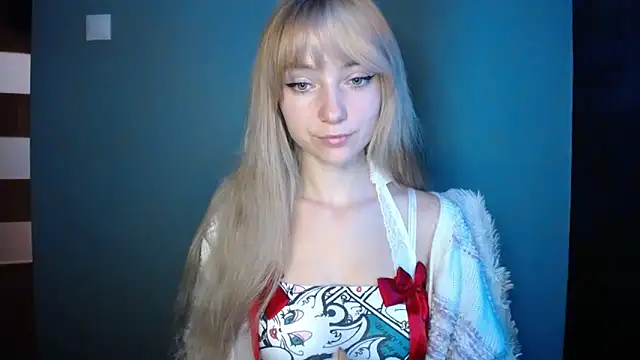 LuciaYoung online show from October 5, 2025, 6:26 am