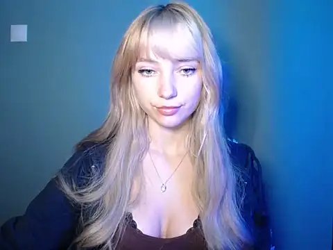 LuciaYoung online show from October 6, 2025, 6:30 pm