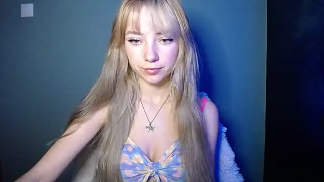 LuciaYoung online show from November 14, 2025, 7:56 am