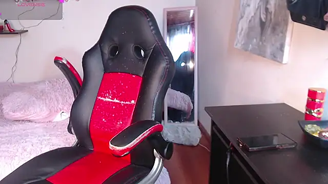 MissDennise online show from October 24, 2025, 5:23 pm