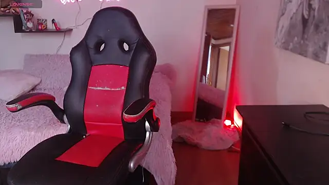 MissDennise online show from September 24, 2025, 6:03 pm