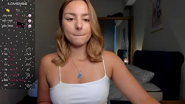 ThreeshaWhite online show from September 14, 2025, 6:36 am