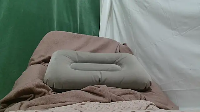 Snapshot of Luckyalice_4u chatting on February 28, 2026, 8:19 pm Luckyalice 4u online show from February 28, 2026, 8:19 pm