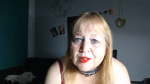 Snapshot of Blasflittchen chatting on June 10, 2026, 9:49 pm Blasflittchen online show from June 10, 2026, 9:49 pm