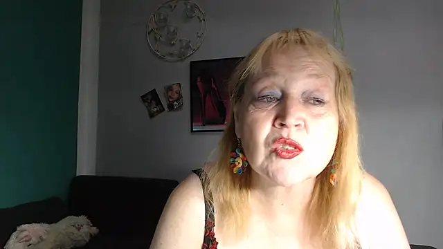 Snapshot of Blasflittchen chatting on July 12, 2026, 1:12 pm Blasflittchen online show from July 12, 2026, 1:12 pm