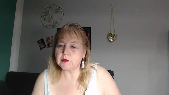 Blasflittchen online show from December 16, 2025, 7:07 pm