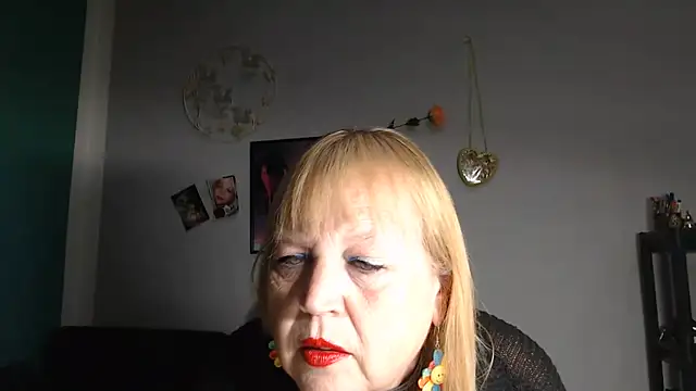 Snapshot of Blasflittchen chatting on June 4, 2026, 1:49 pm Blasflittchen online show from June 4, 2026, 1:49 pm