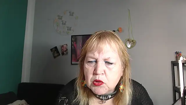 Snapshot of Blasflittchen chatting on March 8, 2026, 3:37 pm Blasflittchen online show from March 8, 2026, 3:37 pm