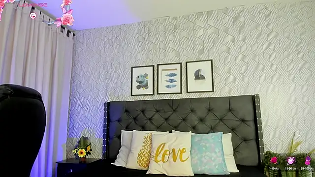 emma  smith1 online show from March 3, 2025, 12:28 pm