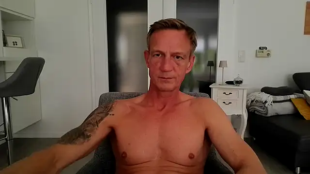 dirks71 online show from April 27, 2026, 2:48 pm
