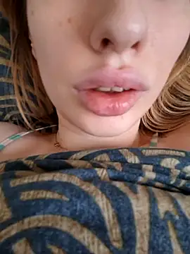 Elza kom online show from February 16, 2026, 8:13 am