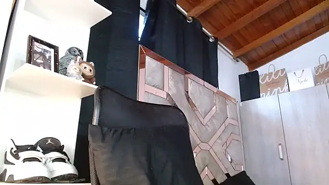 CONNY BENSS online show from October 9, 2025, 6:52 pm