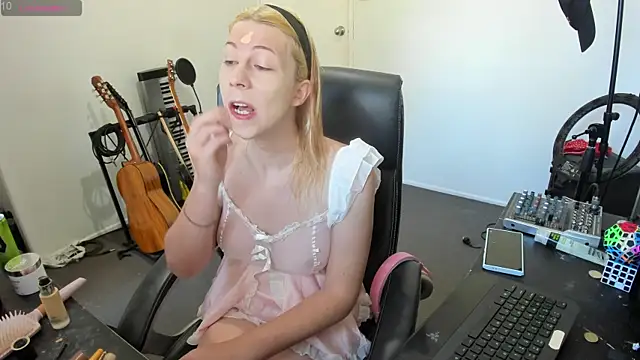 Ts-lucy-lux online show from October 2, 2025, 9:18 pm