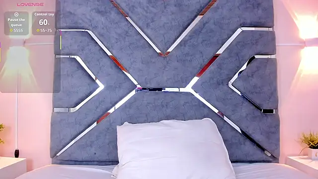 LucciaPorter online show from November 22, 2025, 9:46 pm