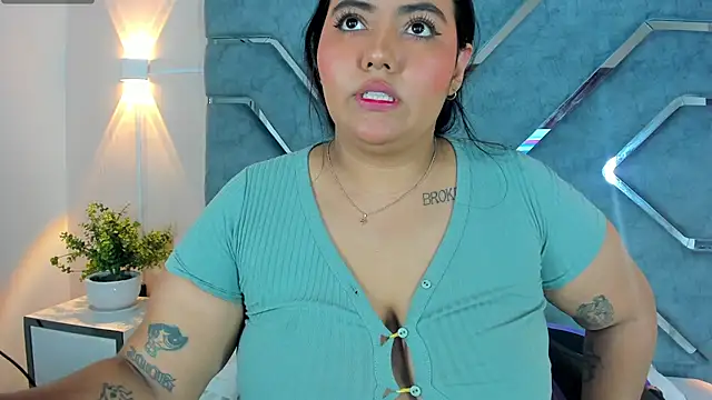 LucciaPorter online show from June 30, 2026, 3:12 pm