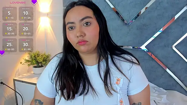 LucciaPorter online show from June 23, 2026, 3:32 pm