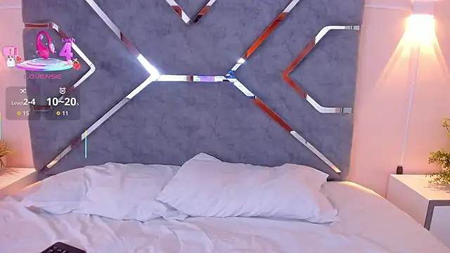 LucciaPorter online show from November 3, 2025, 8:34 pm