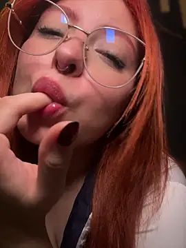 Snapshot of izyzys_baker chatting on June 7, 2026, 6:07 am izyzys baker online show from June 7, 2026, 6:07 am