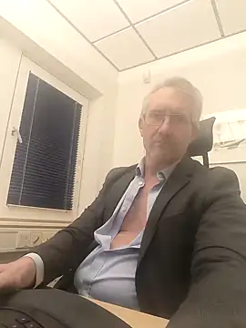 Snapshot of tom-swede chatting on January 7, 2025, 3:33 pm tom-swede online show from January 7, 2025, 3:33 pm