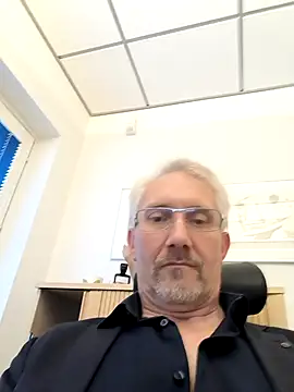 Snapshot of tom-swede chatting on October 14, 2025, 3:23 pm tom-swede online show from October 14, 2025, 3:23 pm