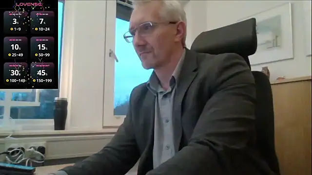 Snapshot of tom-swede chatting on December 5, 2025, 2:26 pm tom-swede online show from December 5, 2025, 2:26 pm