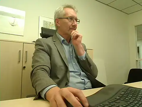 Snapshot of tom-swede chatting on January 7, 2026, 4:01 pm tom-swede online show from January 7, 2026, 4:01 pm