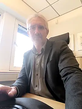 Snapshot of tom-swede chatting on October 21, 2025, 2:49 pm tom-swede online show from October 21, 2025, 2:49 pm