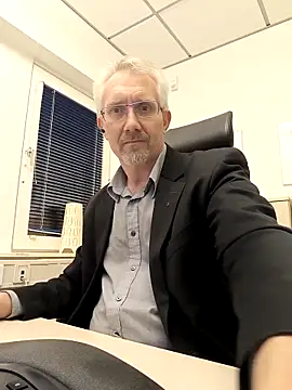 Snapshot of tom-swede chatting on December 22, 2025, 3:56 pm tom-swede online show from December 22, 2025, 3:56 pm