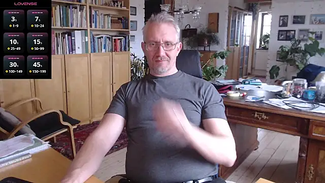 Snapshot of tom-swede chatting on February 2, 2025, 2:02 pm tom-swede online show from February 2, 2025, 2:02 pm