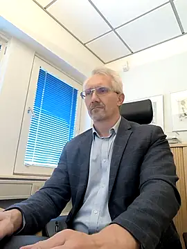 Snapshot of tom-swede chatting on October 10, 2025, 2:07 pm tom-swede online show from October 10, 2025, 2:07 pm