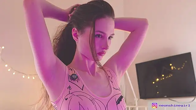 Snapshot of NeonShine chatting on March 19, 2026, 4:45 am NeonShine online show from March 19, 2026, 4:45 am