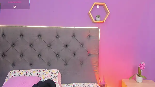 lanna bx online show from December 3, 2025, 8:19 pm