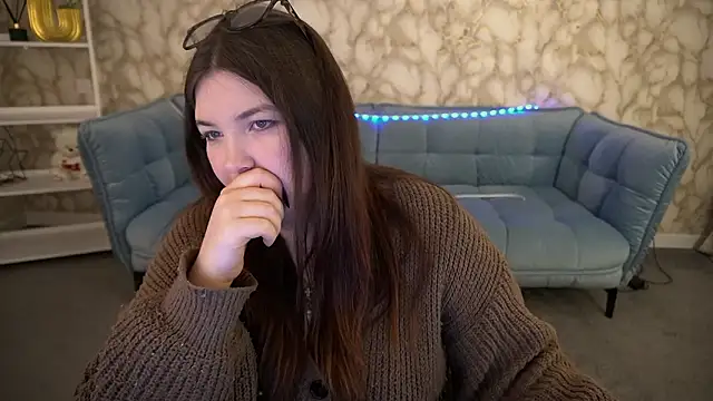 RosieMoons online show from February 3, 2026, 8:25 pm