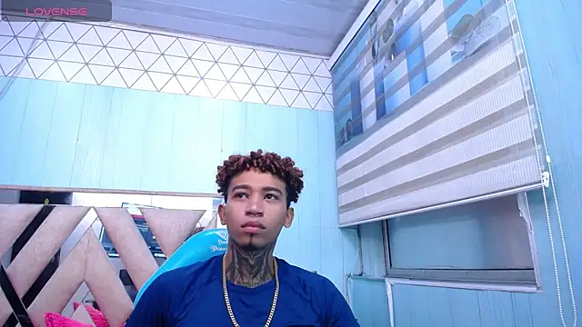 sexy blacks  online show from March 21, 2025, 11:22 am